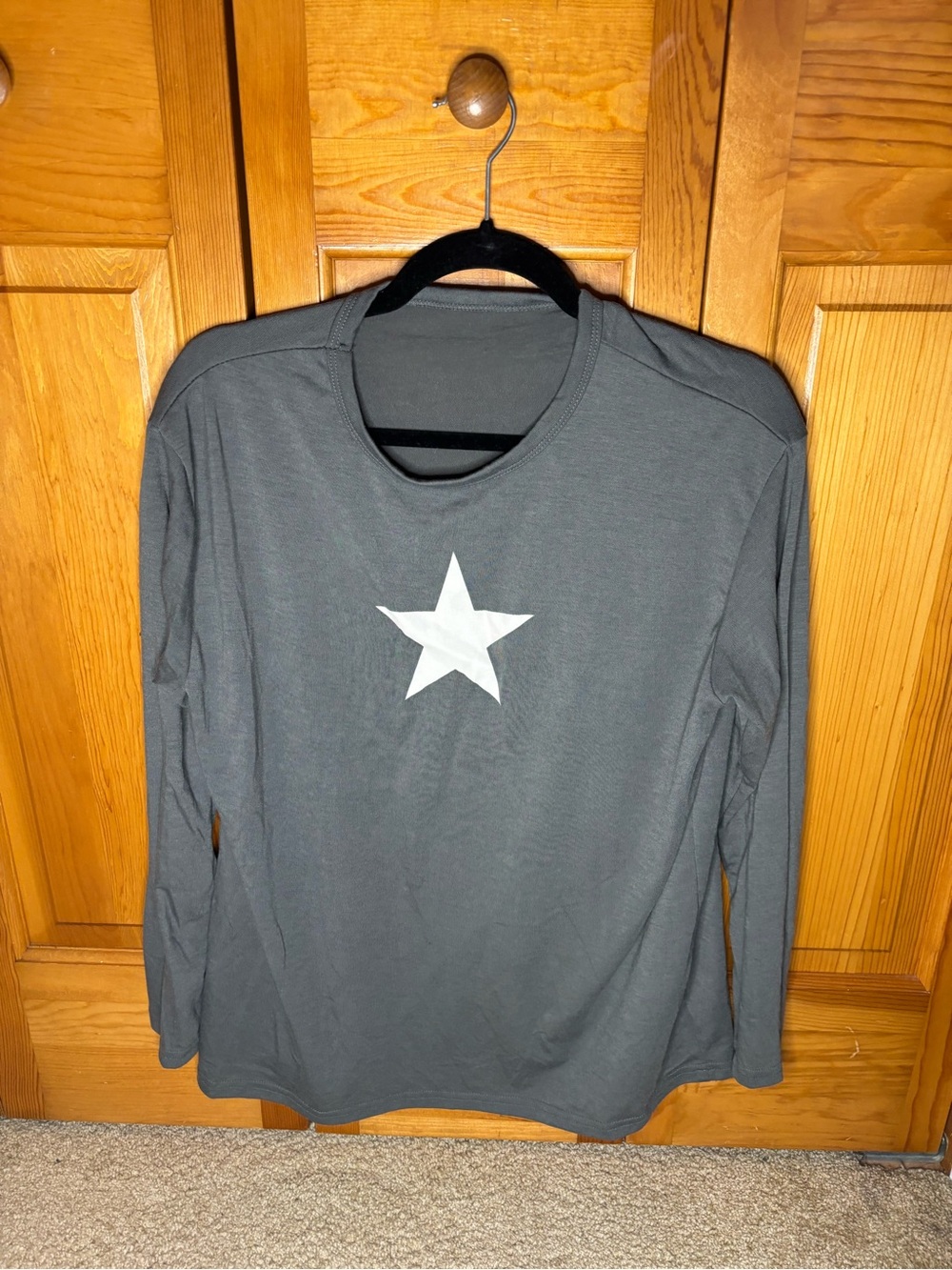 Long-Sleeve Gray Star Graphic Tee